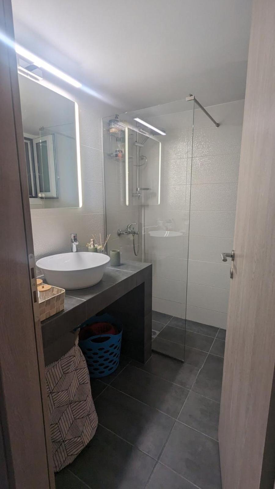 Luxury & Spacious Apartment In Athena Bagian luar foto
