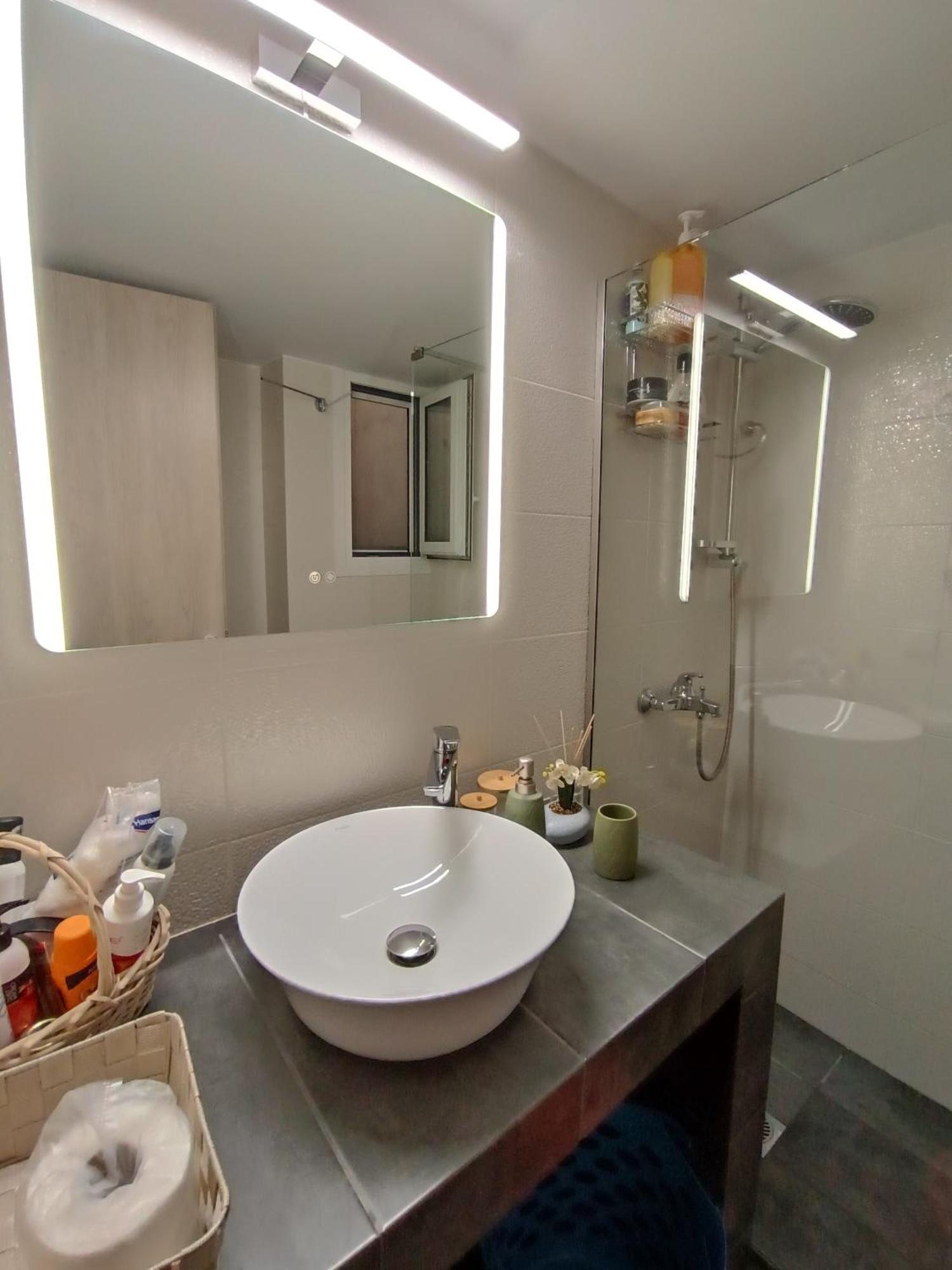 Luxury & Spacious Apartment In Athena Bagian luar foto